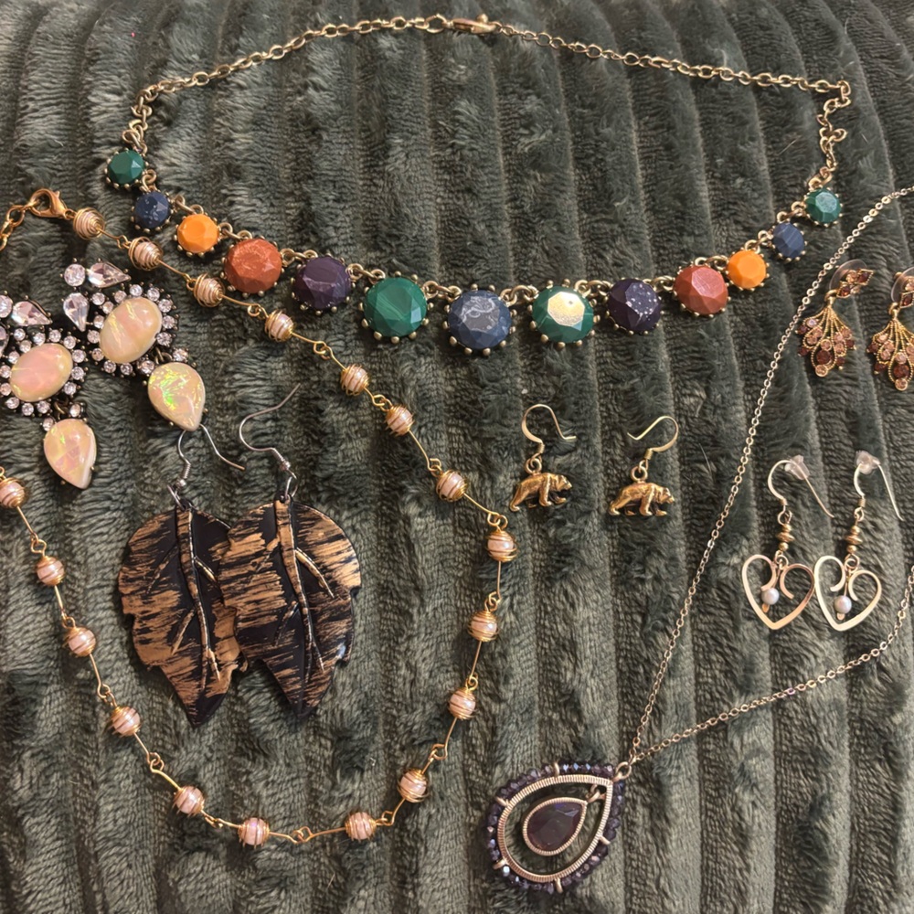 Mixed Costume Jewelry Lot Earrings Necklaces Fun Fall Spring Gold Tone